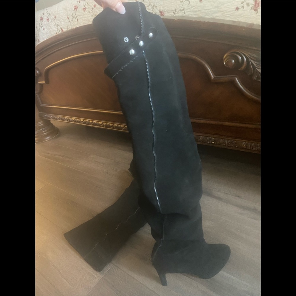 Sexy Kelsi Dagger Suede Tigh high boot comes and stored in original box 💕